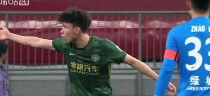 云鼎娱乐app下载-太着急了，王钰栋两次表达不满都被镜头捕捉到